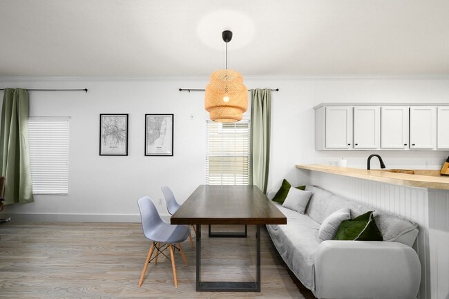 Building Photo - Optimal Location in Northwest Gainesville: South Point Neighborhood Living