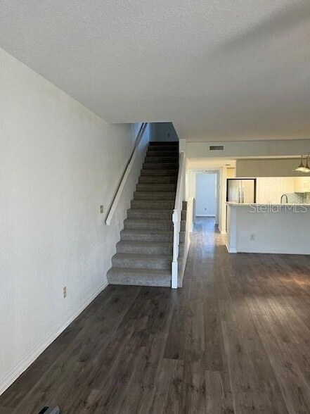 Building Photo - 14839 Seminole Trail