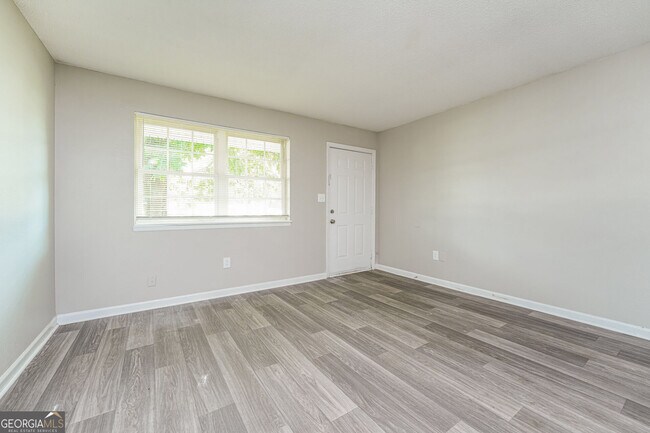 Building Photo - 165 Amethyst Dr