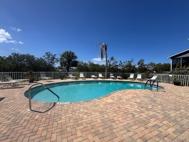 Building Photo - 3BR 3BA Townhome w/ Beach View +  Pool + Updated Kitchen + Balcony/Patio in Hidden Harbour