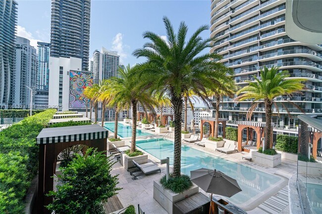 Building Photo - 801 S Miami Ave