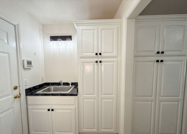 Building Photo - Gated in West Edmond! Storm Shelter! Tons of Space!