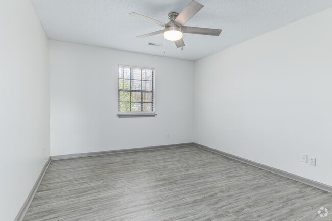 Interior Photo - Arlington Pointe
