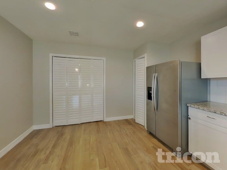 Building Photo - 6127 Larchbrook Dr