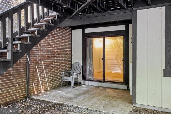 Building Photo - 2105 Glencourse Ln