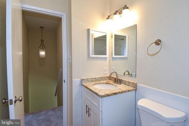 Building Photo - This home offers the perfect blend of modern updates, practical features, and unbeatable proximit...