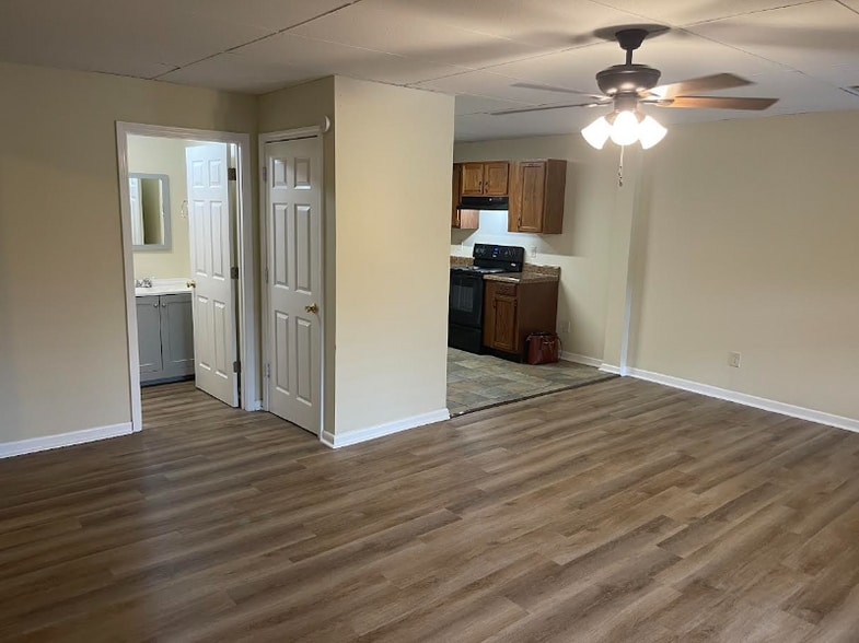 Building Photo - 1021 Fall Creek Rd