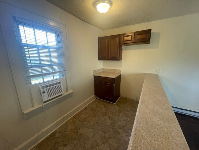 Building Photo - 126 Suffolk Ave