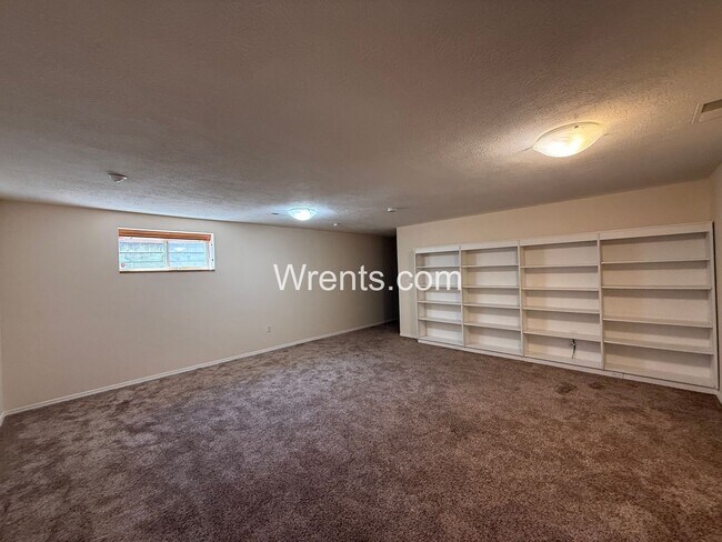 Building Photo - Stunning North Spokane Home | 5 Bed, 3 Bath, Covered Deck & More!
