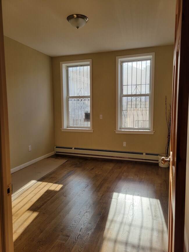 Building Photo - 836 48th St