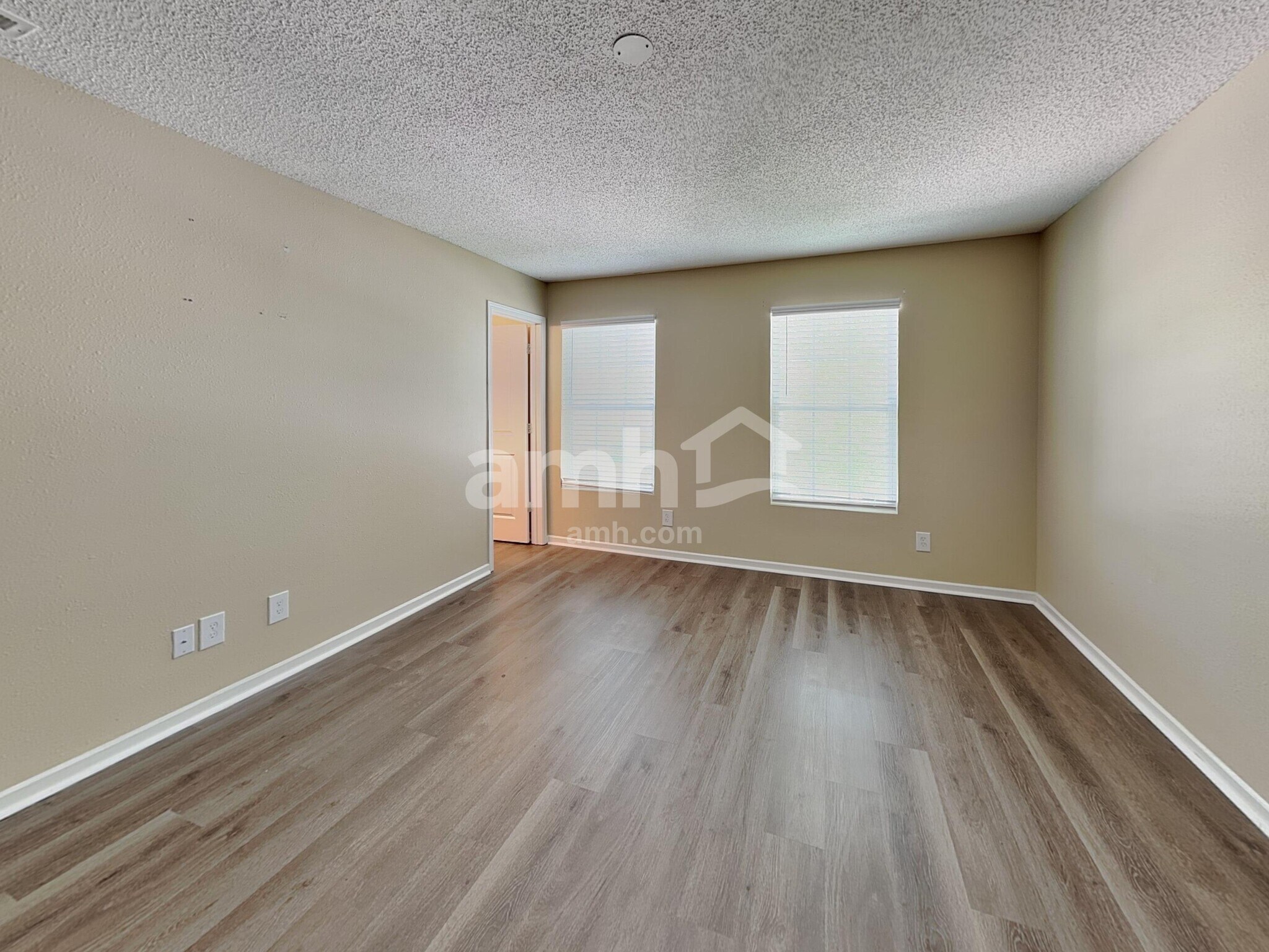 Building Photo - 10891 Albertson Dr