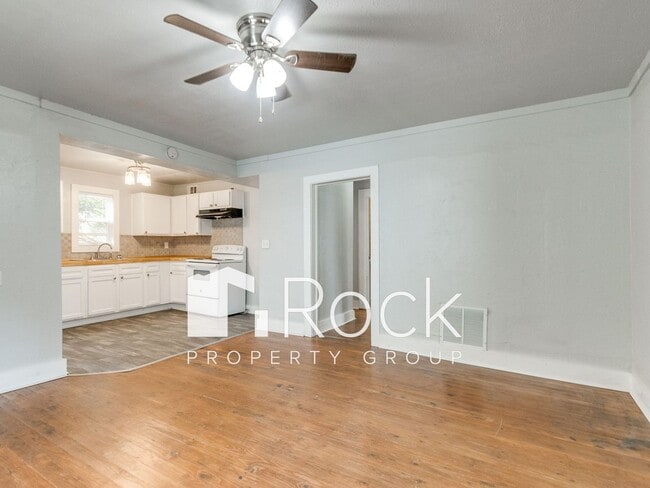 Building Photo - Updated Cozy 2 Bed 1 Bath Home in Guthrie Available Now ~MOVE IN SPECIAL~