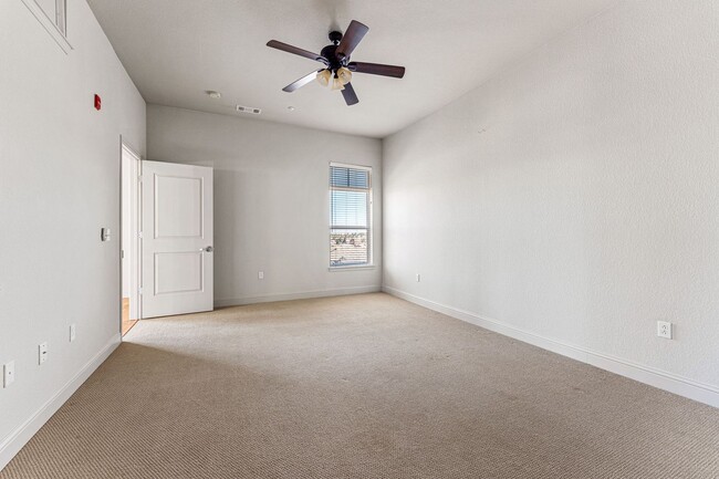 Building Photo - Penthouse level Condo in Greenwood Village!