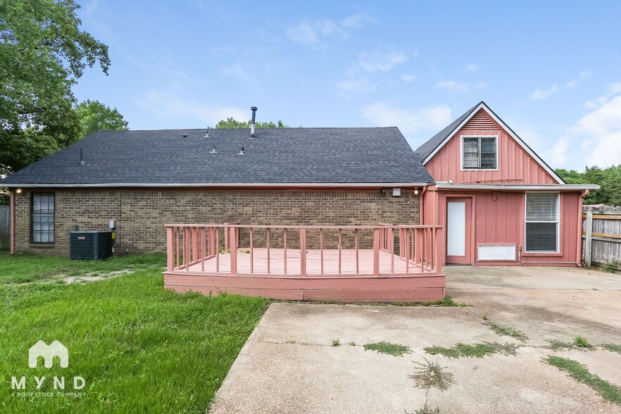 Building Photo - 6827 Starkenburg Ln