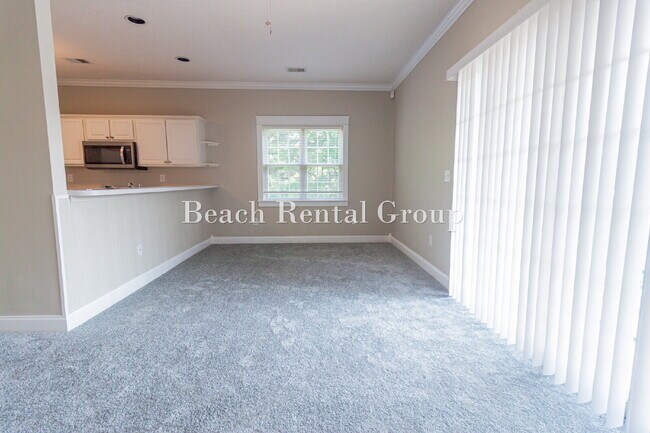 Building Photo - Open and Inviting End Unit