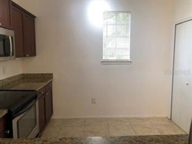 Building Photo - 1 Bedroom / 1 Bath Condo in Lake Mary Available Now!