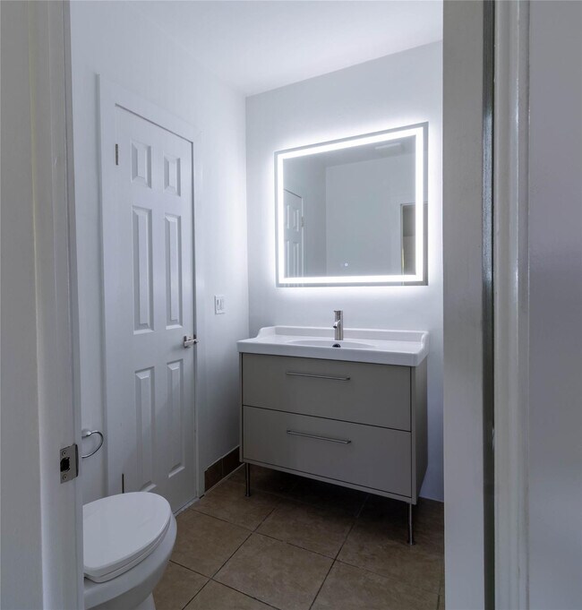 Building Photo - 2424 SE 17th St