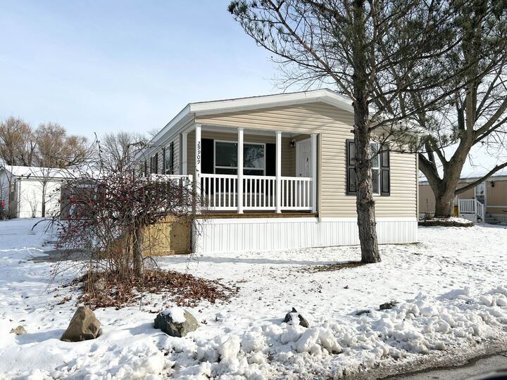 Building Photo - 29909 Flushing Dr