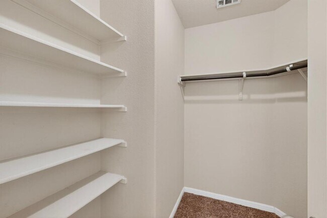 Building Photo - 18401 Friendship Hill Dr