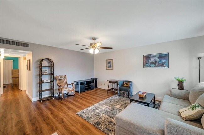 Building Photo - 1801 Bedford Terrace