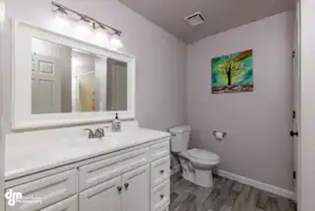 Building Photo - Fully Furnished 3 bed townhome!