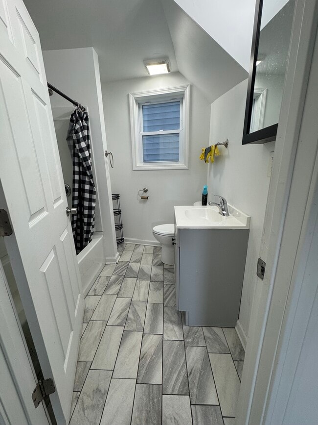 Building Photo - 93 Winchester Ave