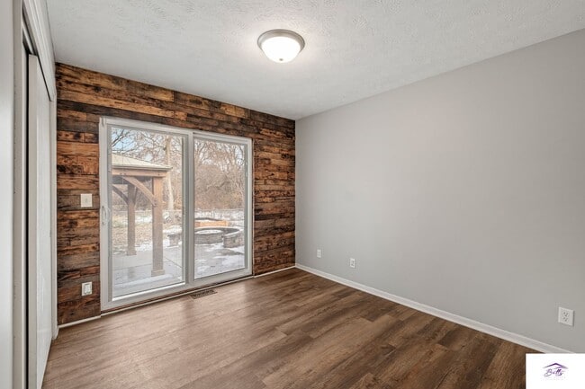 Building Photo - WELCOME HOME! AVAILABLE NOW!