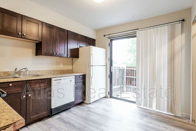 Building Photo - 32 Royal Crest Dr