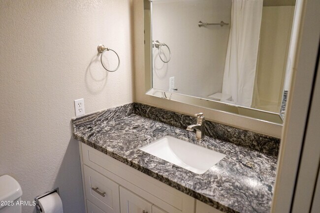 Building Photo - 5528 W Venus Way