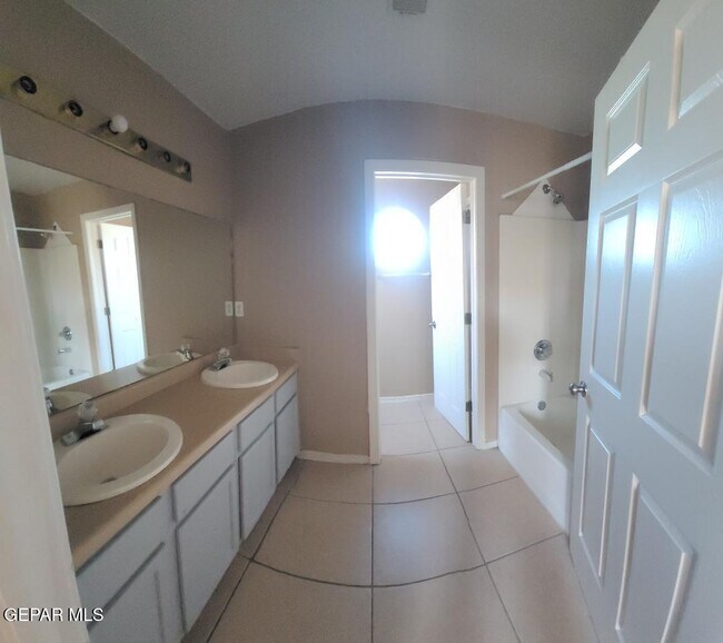 Building Photo - 3824 Tierra Zafiro Dr