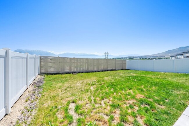 Building Photo - 106 N Midland Dr