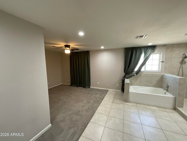 Building Photo - 2320 E Wier Ave