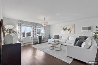 Building Photo - 557 Market St