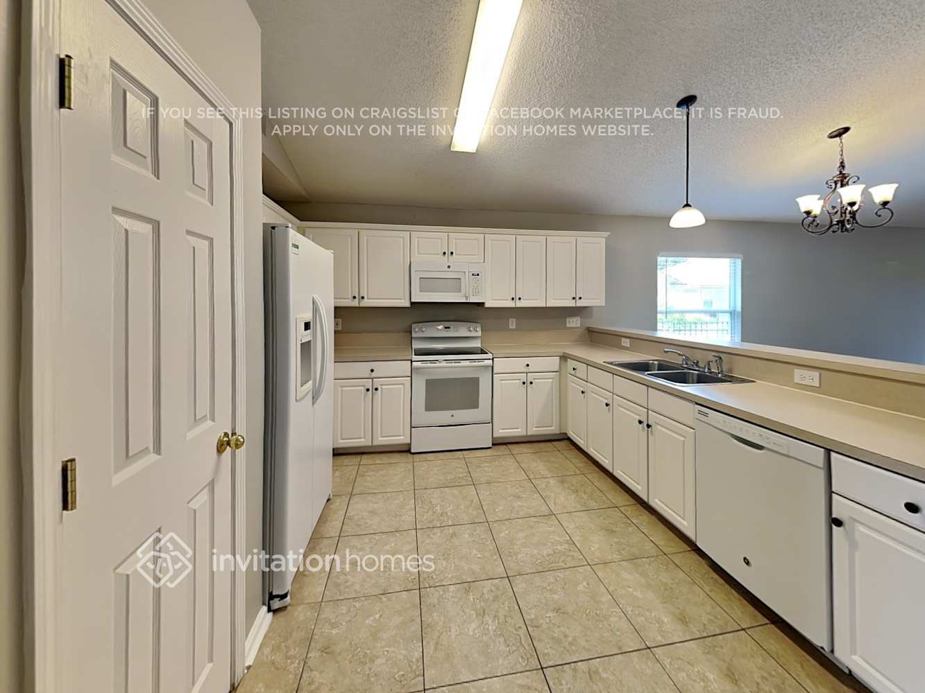 Building Photo - 909 N Lilac Loop