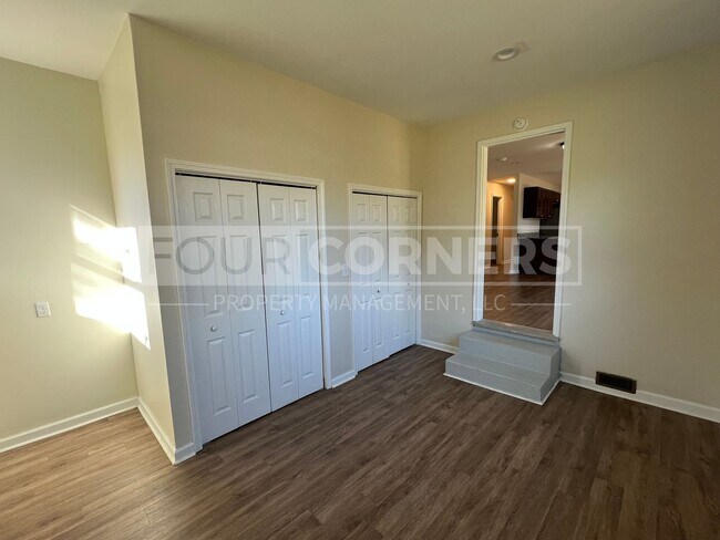 Building Photo - Beautiful 3 Bedroom 2 Bath Home