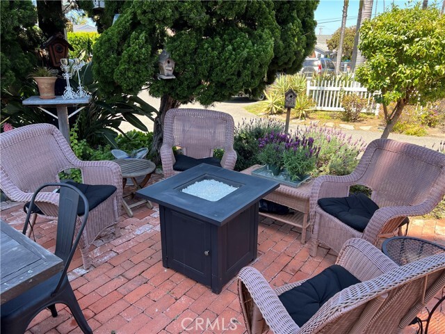 Building Photo - 1262 Catalina St