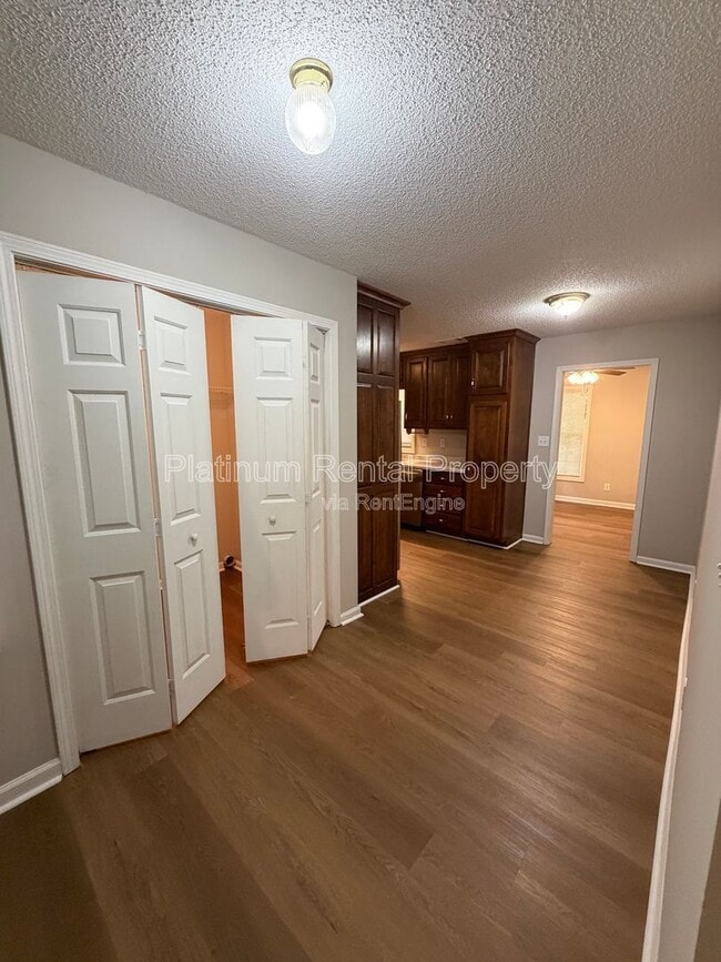Building Photo - 209 Briarwood Dr
