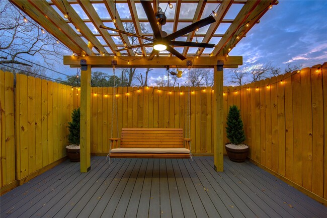 Building Photo - 3201 Westridge St