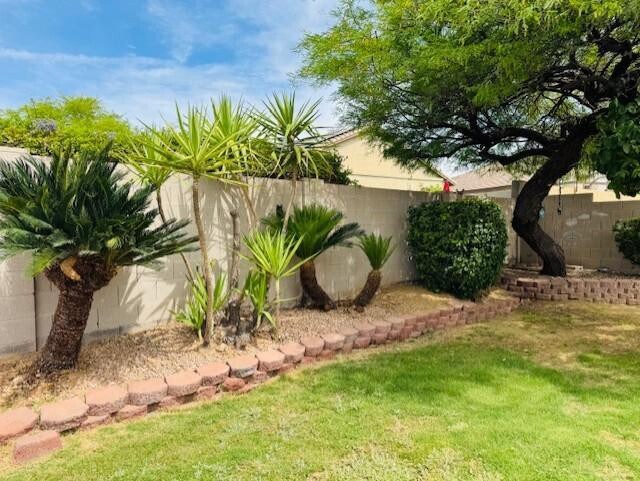 Building Photo - 7798 E Buteo Dr