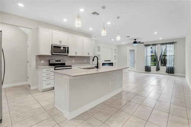 Building Photo - 4828 Chantilly Rd