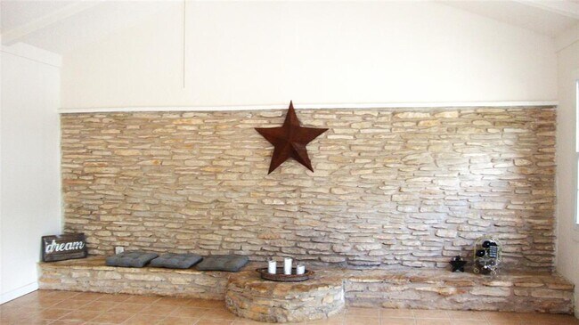 Building Photo - 18311 Redbud Ln