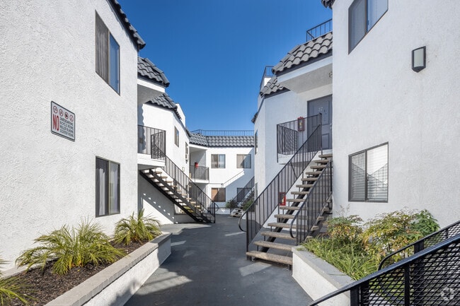 Courtyard - Park Downtown Apartments