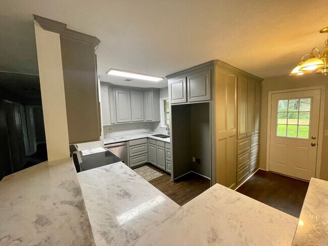 Building Photo - 3/2 Home for Rent in Madison!