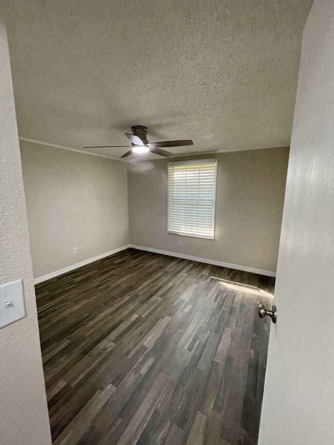 Building Photo - Camellia Court Apartments