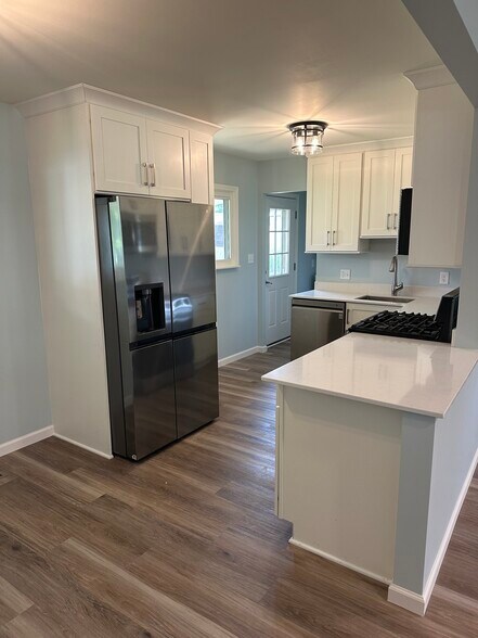 Building Photo - 201 Sherwood Dr