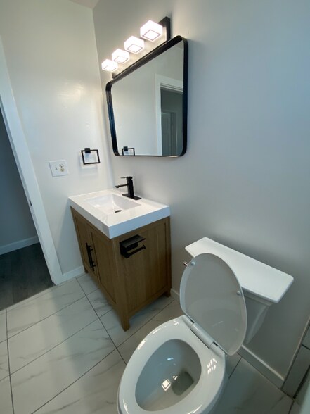 Building Photo - 1515-1515 E 20th St