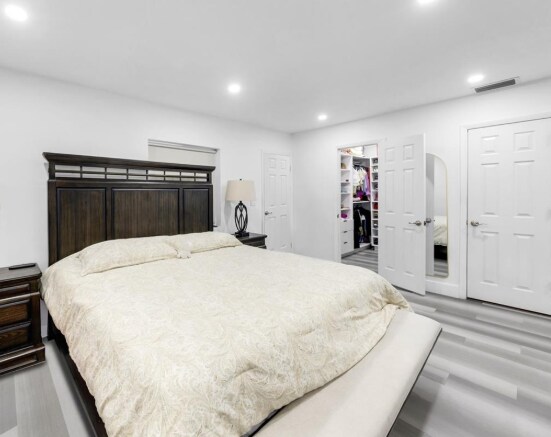 Building Photo - 490 W 33rd Pl