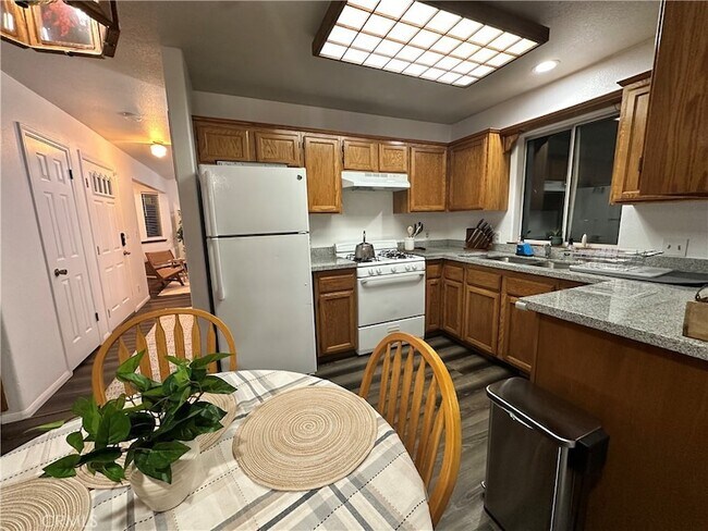 Building Photo - 33010 Donner Ln