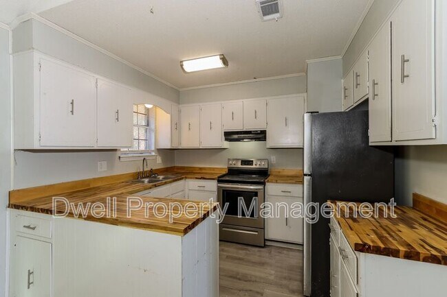 Building Photo - 2614 Andorra Dr