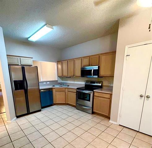 Building Photo - 7212 Park Creek Dr